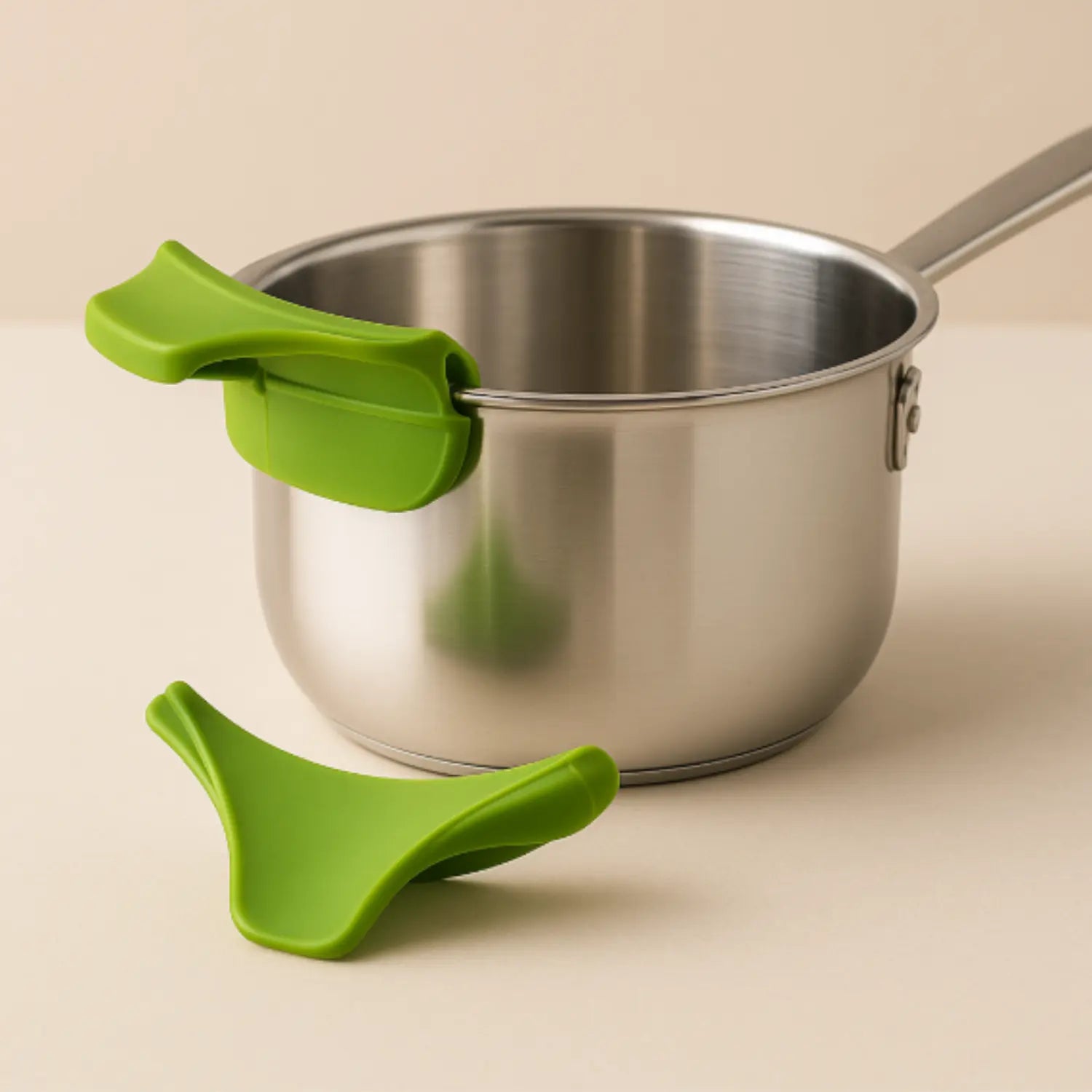 Bec verseur casserole exemplaire