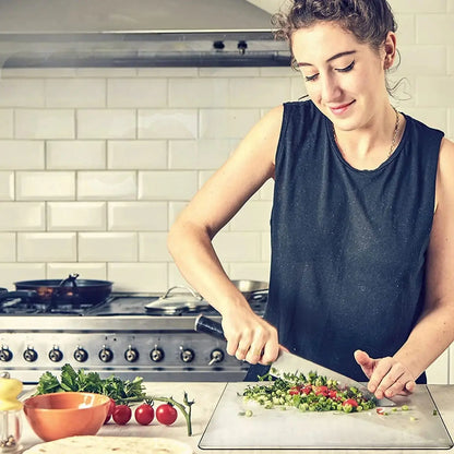 Planche à découper en acrylique  transparent femme cuisine