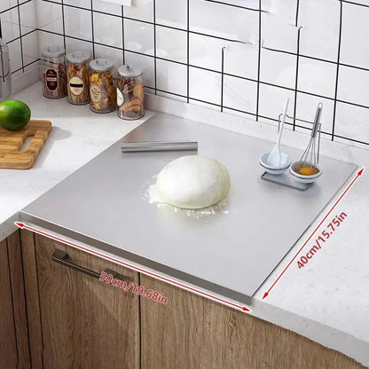 Planche  à découper en  acier inox masse de farine